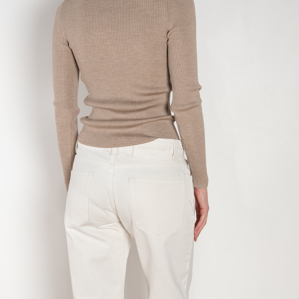 The Uptown Jeans by Nackiye is a relaxed low waist straight jean. Two pockets at the rear, including two front pockets and a change pocket