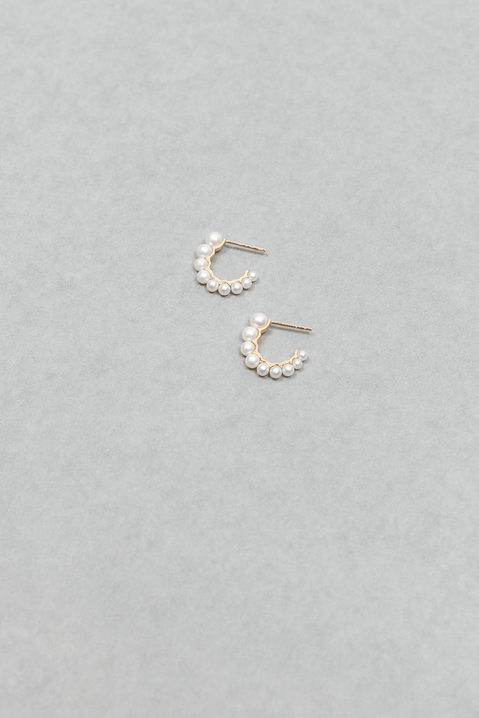 The Petit Boucle De Perle Earring by Sophie Bille Brahe is a&nbsp;mid-size version of the Boucle de Perle earrings