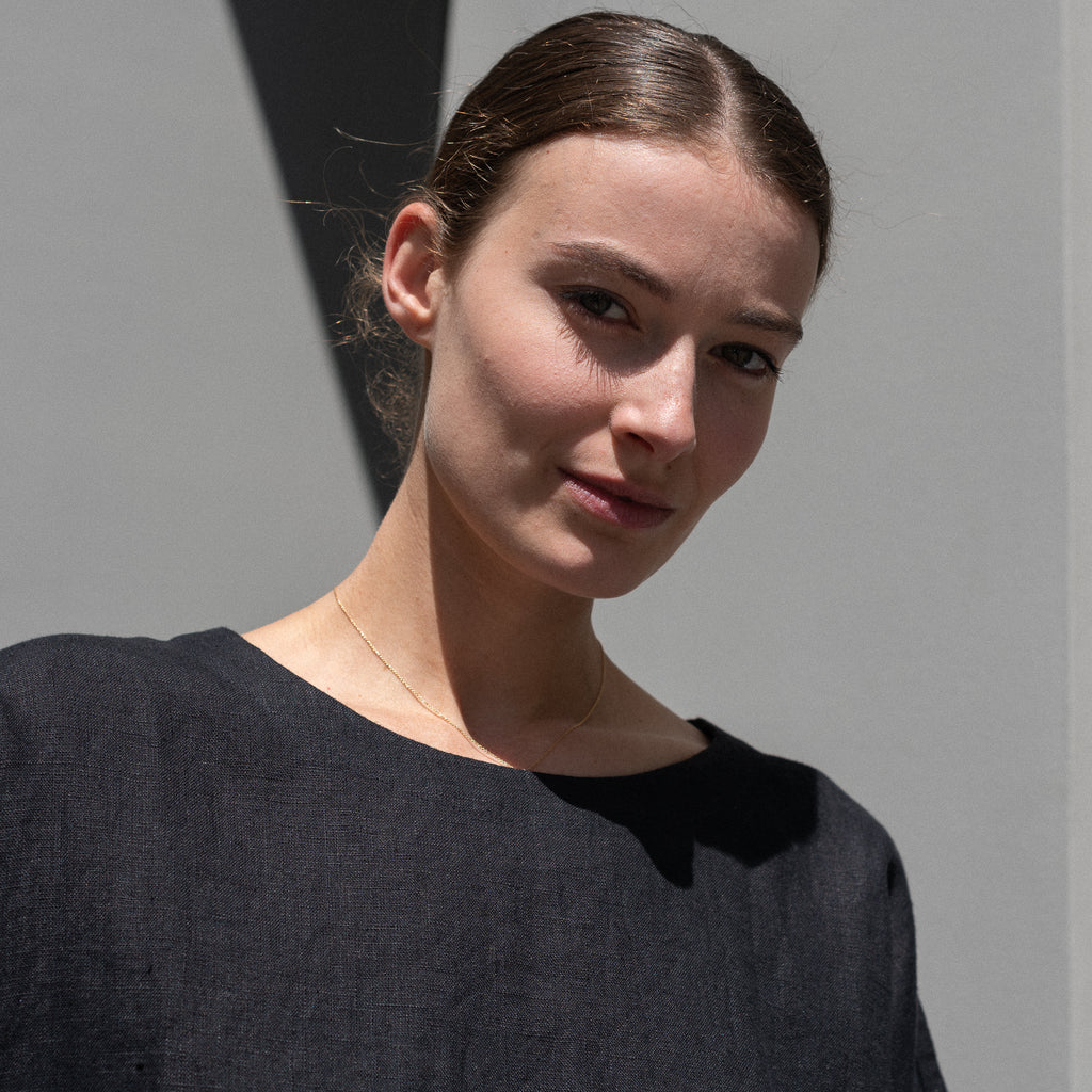 The Saria Top Linen by Suzie Kondi is an easy linen top with a simple and effortlessly chic silhouette made for versatility