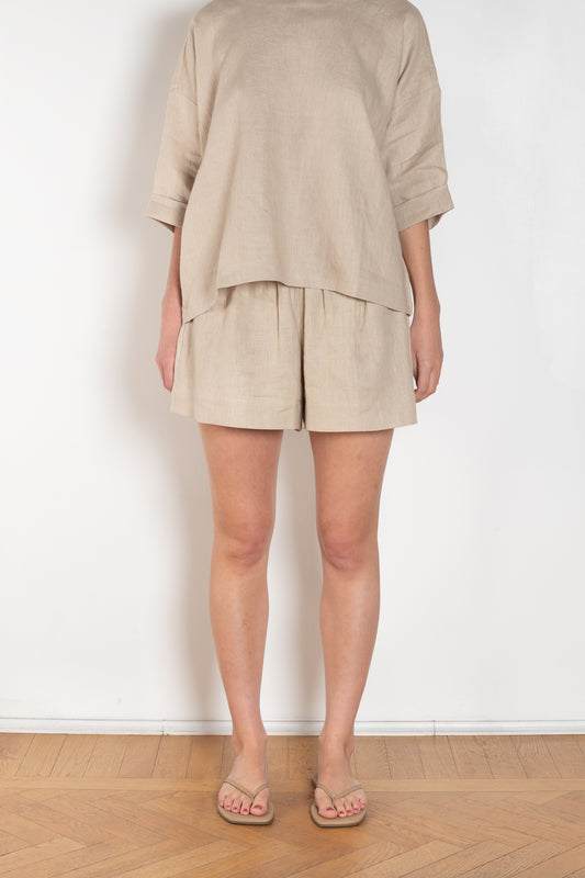 The Shkip Shorts Linen by Suzie Kondi is an A-line shorts with an elastic waistband and roomy pockets. An easy, pull-on style.