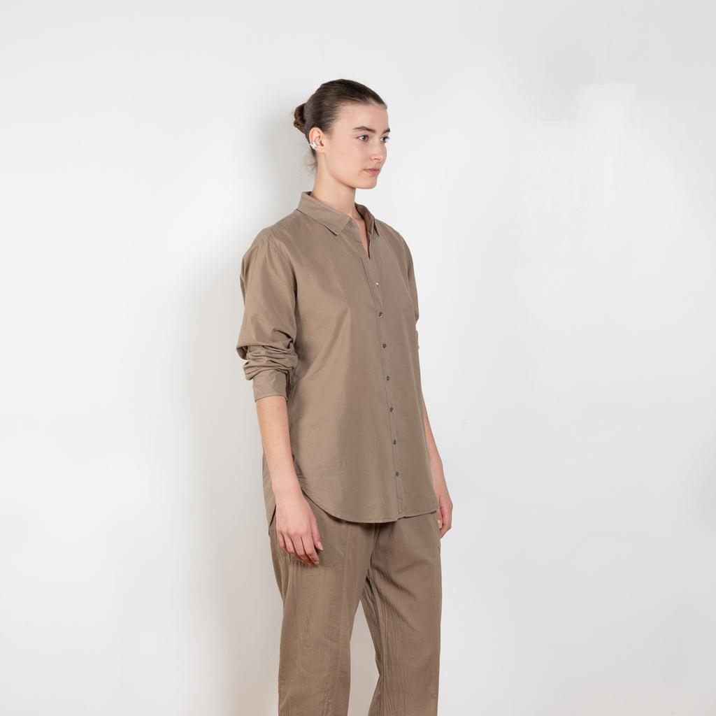 The Beau Shirt by Xirena is a signature relaxed fitted shirt with long sleeves in a soft and lightweight cotton