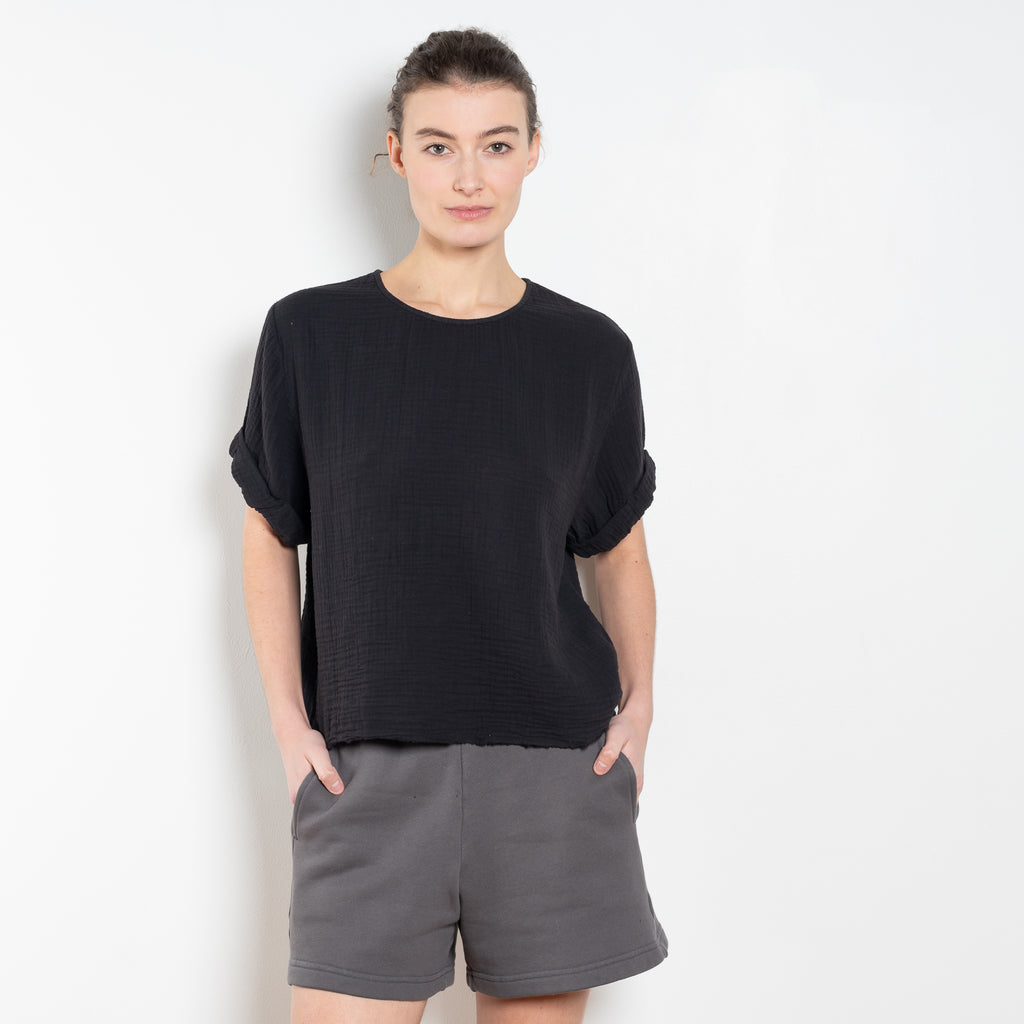 The Carson Top by Xirena is a soft cotton gauze top with a mother of pearl button fastening in the back