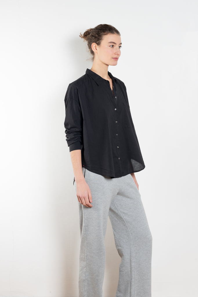 The Jordy Shirt by Xirena is an easy button-front shirt with a boxy fit, left chest pocket, and high low shirttail hem