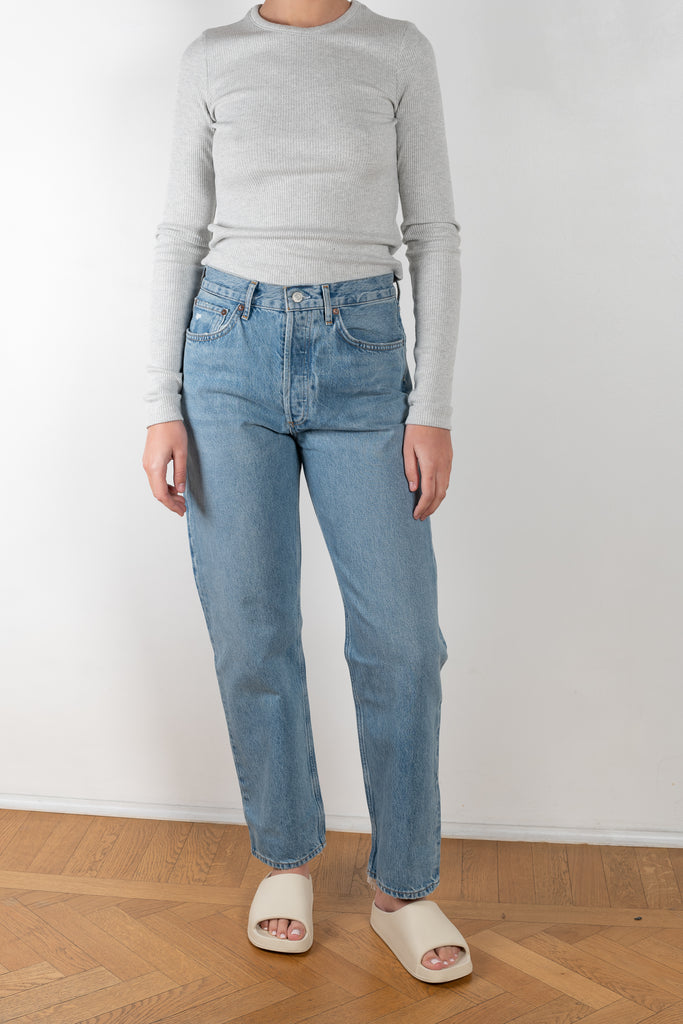 The 90's Jeans by Agolde is a mid-rise jeans designed to sit relaxed on the waist with an eased up fit through the body