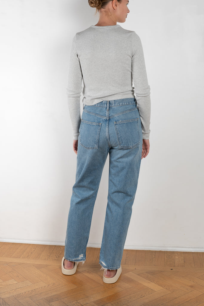 The 90's Jeans by Agolde is a mid-rise jeans designed to sit relaxed on the waist with an eased up fit through the body