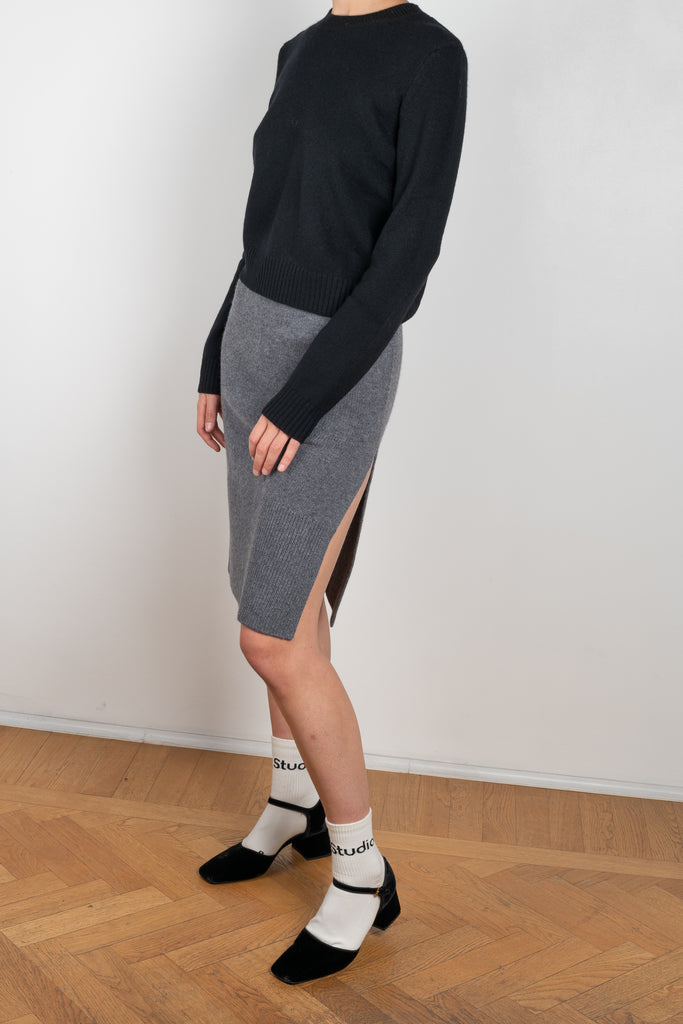 The Gabriella Skirt by Lisa Yang is a high waist skirt in a pure, organic, plain-knit cashmere with two side slits and can also be worn as a bustier top