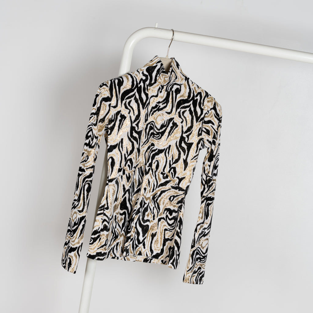 The turtleneck top by Paco Rabanne is a structured jacquard top in a black, gold and cream print