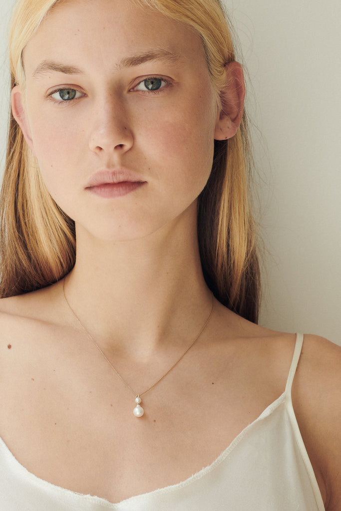 The Babylon Trois Necklace by Sophie Bille Brahe is a fine 14Kt Gold necklace with 3 freshwater pearls suspended in a pendant