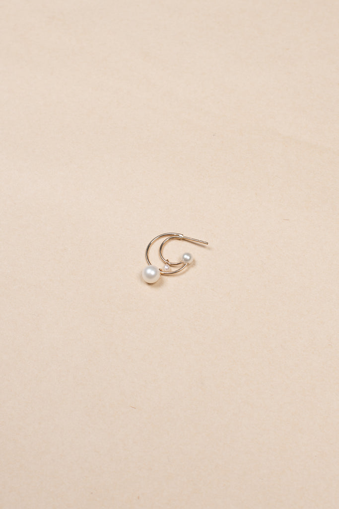 The Petit Bain Earring by Sophie Bille Brahe is a petite single hoop earring with several pearls