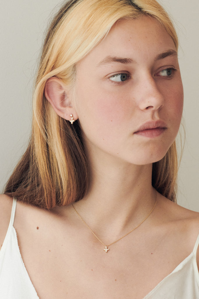 The Petite Matisse Necklace by Sophie Bille Brahe is a fine 18Kt Gold necklace with diamonds set in a dove shaped charm inspired by the artist Henri Matisse