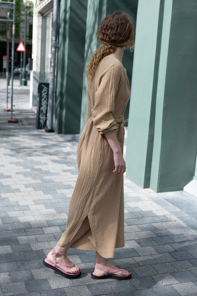 The Irys Dress by Xirena is a relaxed long dress with subtle balloon sleeves in a soft cotton gauze