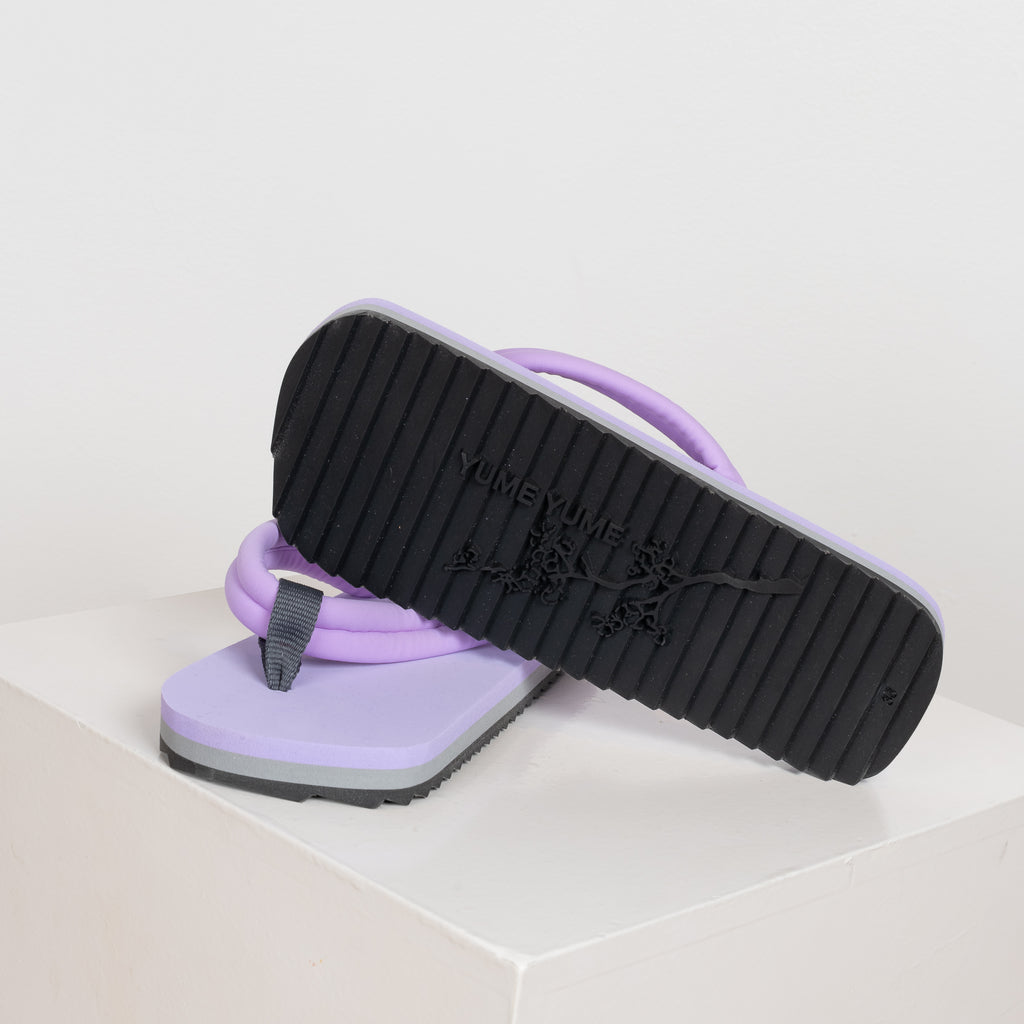 The Xigy Slides by Yume Yume are relaxed flip flop slides inspired by the iconic Japanese Geta shape