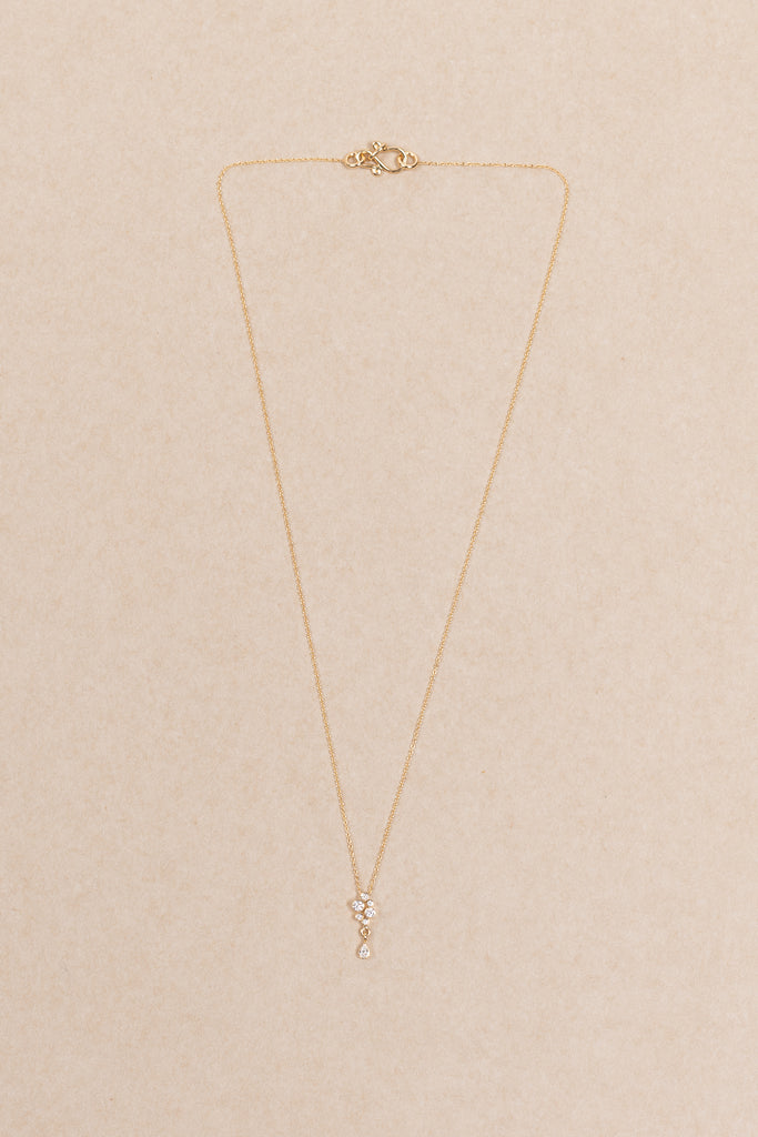 The Splash Diamant Necklace by Sophie Bille Brahe is a fine Necklace in 18K yellow gold with 0,17 ct Top Wesselton VVS diamonds varying in size featuring a pear shaped diamond drop